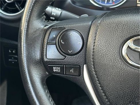 Used 2017 Toyota Corolla LE image 21