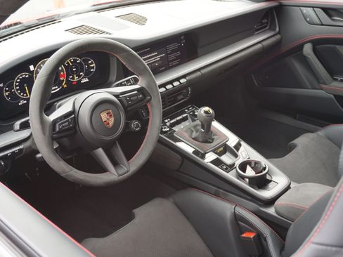 Certified 2025 Porsche 911 GT3 RWD image 4