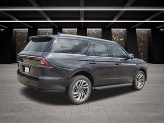 New 2026 Lincoln Navigator Premiere AWD/4WD video 2