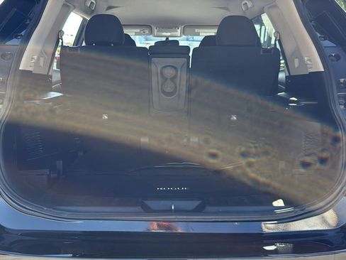 Used 2018 Nissan Rogue SV FWD image 8