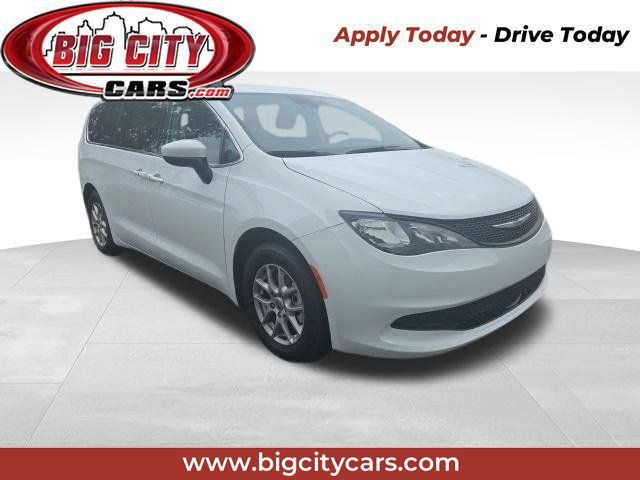Used 2023 Chrysler Voyager LX FWD image 1