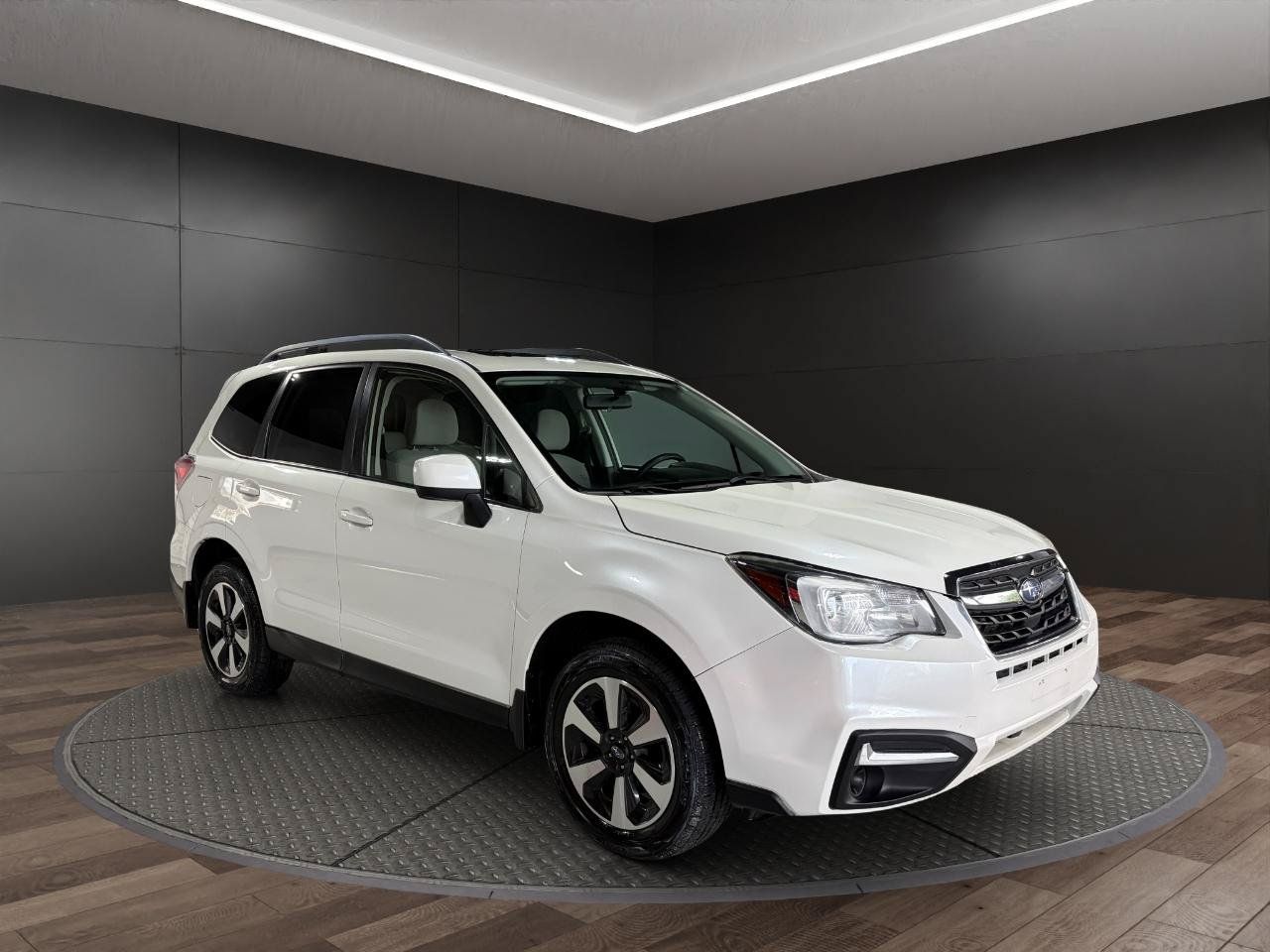 Used 2017 Subaru Forester 2.5i Premium AWD/4WD image 2