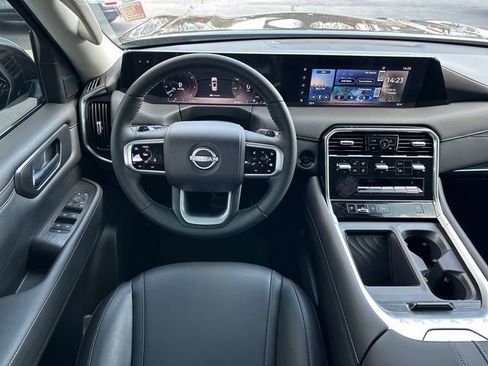 Used 2025 Nissan Armada SV image 11