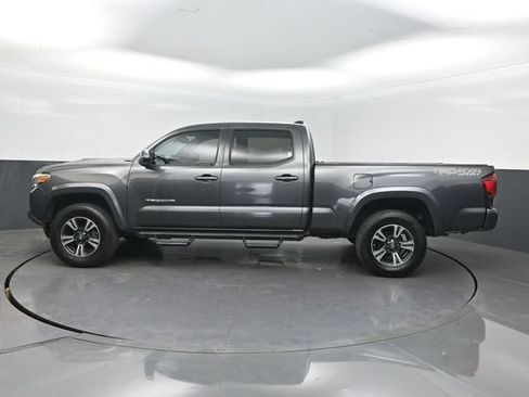 Used 2019 Toyota Tacoma TRD Sport AWD/4WD image 3