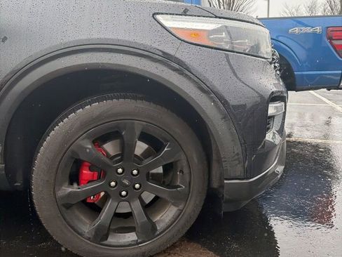 Used 2021 Ford Explorer ST w/ ST Street Pack image 6