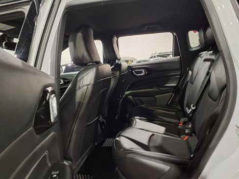 Used 2023 Jeep Compass Latitude w/ Convenience Group AWD/4WD image 17