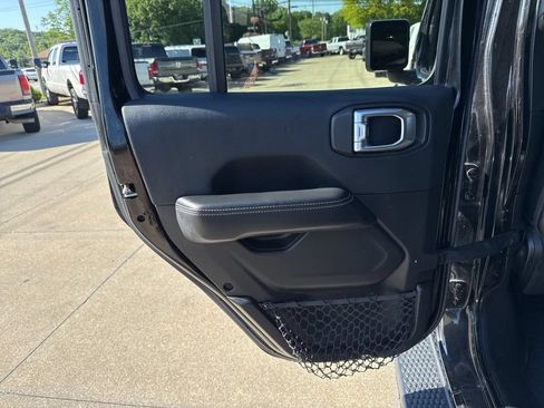 Used 2018 Jeep Wrangler Unlimited Sahara AWD/4WD image 42