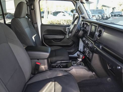 Used 2023 Jeep Gladiator Sport AWD/4WD image 15