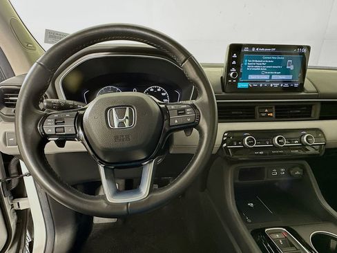 Certified 2024 Honda Pilot Touring image 11
