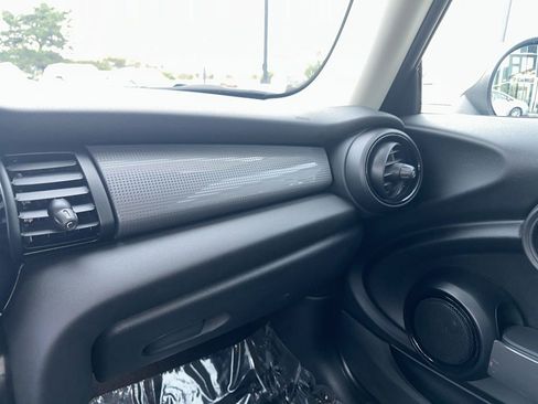 Used 2019 MINI Cooper 2-Door Hardtop image 15