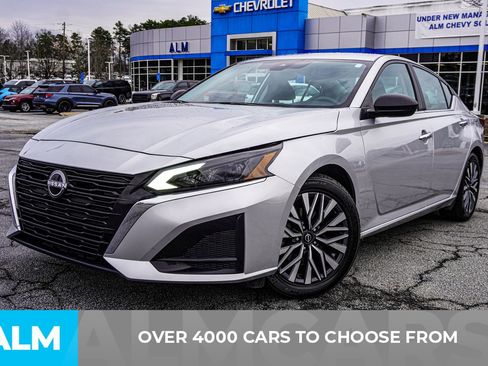 Used 2024 Nissan Altima 2.5 SV image 3