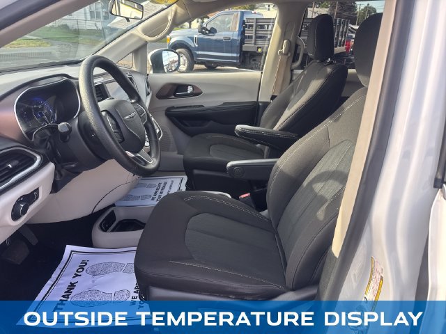 Used 2020 Chrysler Voyager L FWD image 10