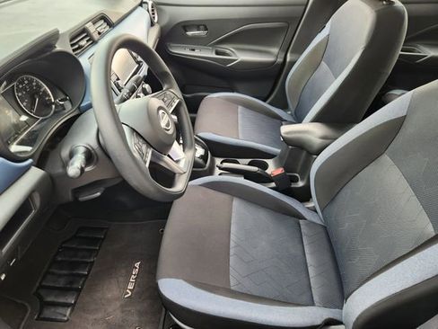 Used 2025 Nissan Versa SV FWD image 9