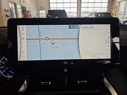 Used 2021 Toyota Venza image 22