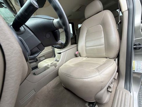 Used 2004 Ford Explorer XLT RWD image 6