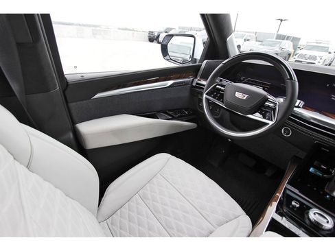 New 2026 Cadillac Escalade Platinum Sport w/ LPO, ONYX Package AWD/4WD image 8
