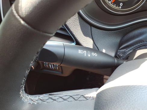 Used 2021 Jeep Cherokee Latitude Plus AWD/4WD image 19