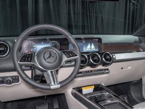 New 2026 Mercedes-Benz GLB 250 image 18
