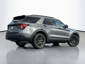 Used 2025 Ford Explorer ST-Line w/ Premium Package video 2