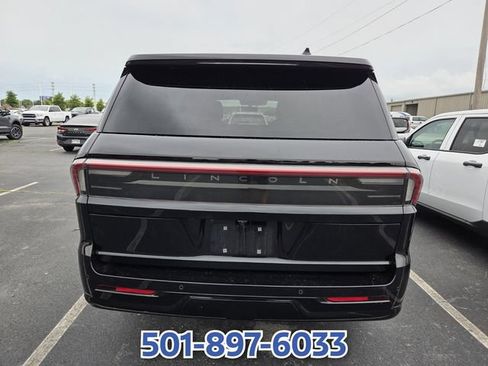 Used 2025 Lincoln Navigator Reserve AWD/4WD image 9