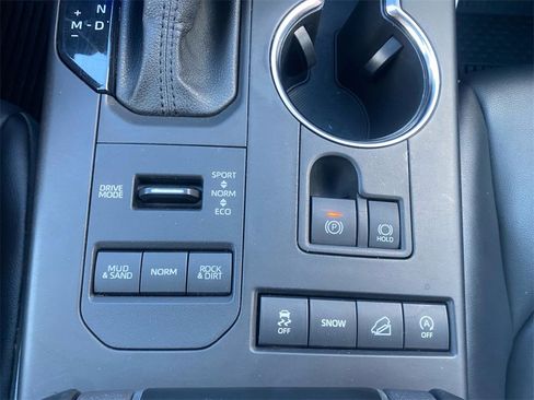 Used 2022 Toyota Highlander XLE image 24