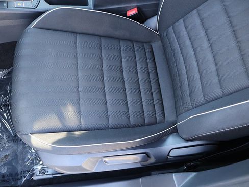 Used 2023 Volkswagen Jetta Sport image 27