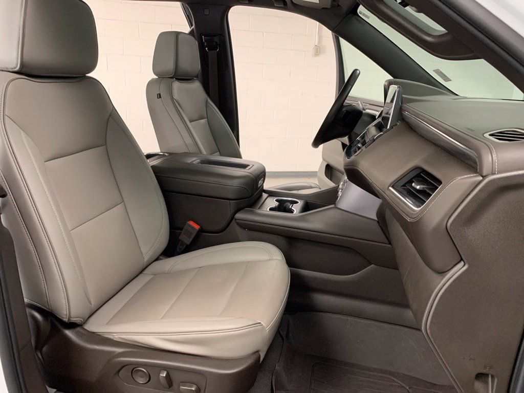 Used 2023 GMC Yukon SLT w/ SLT Premium Package AWD/4WD image 9