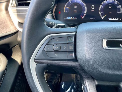 Used 2023 Jeep Grand Cherokee L Limited AWD/4WD image 23