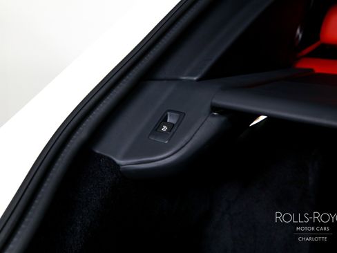 Used 2021 Rolls-Royce Cullinan Black Badge image 26