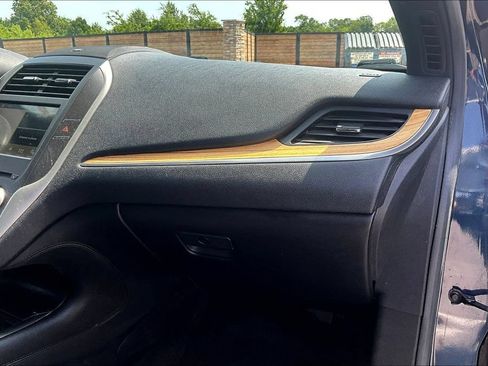 Used 2016 Lincoln MKC Select w/ Select Plus Package FWD image 16
