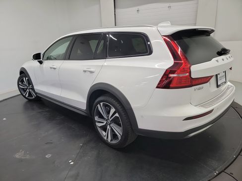 Used 2025 Volvo V60 B5 Cross Country Plus AWD/4WD image 6
