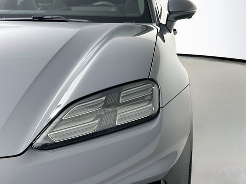 Certified 2025 Porsche Macan Turbo Electric image 15