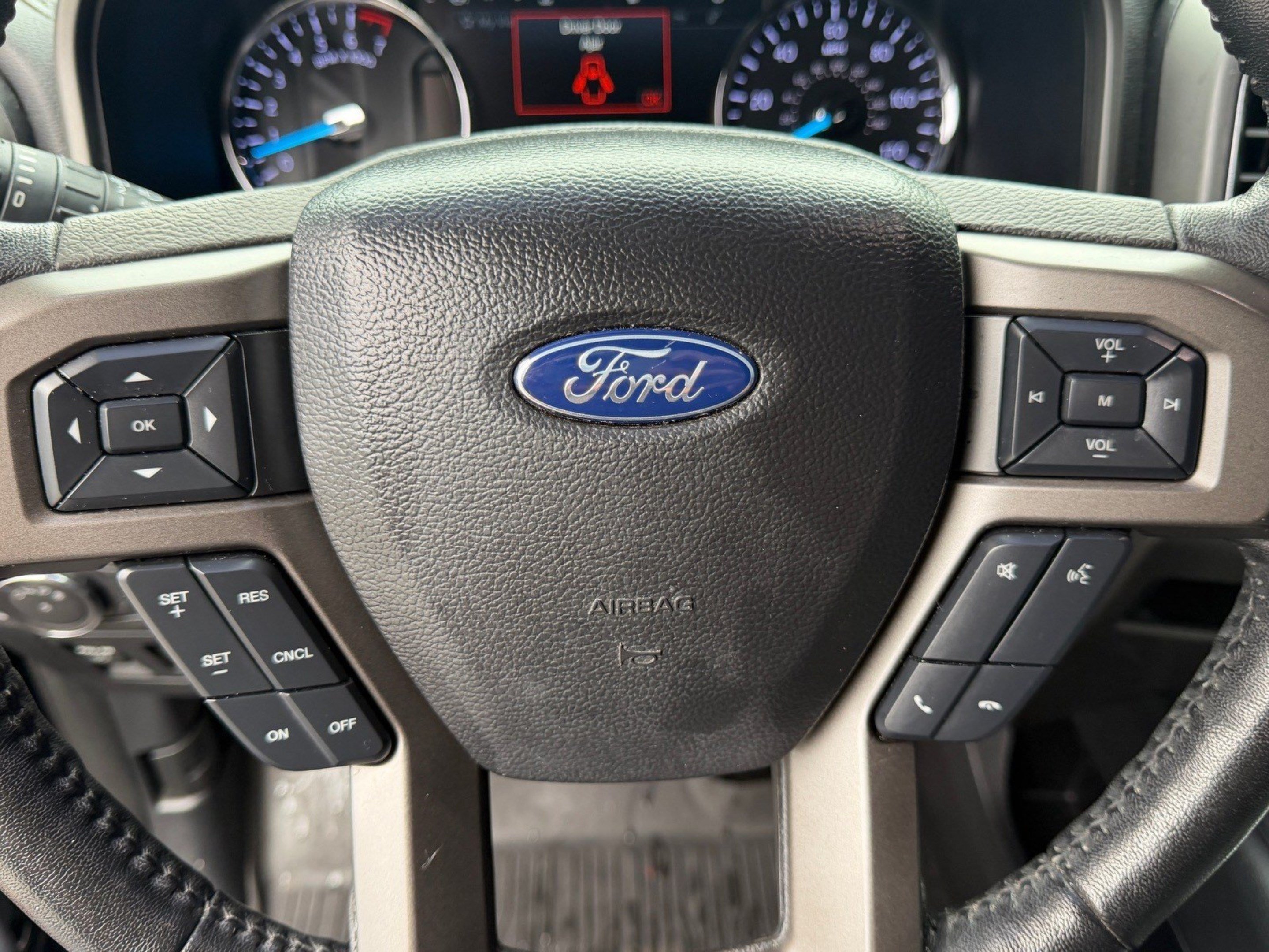 Used 2018 Ford Expedition XLT w/ Equipment Group 202A AWD/4WD image 40