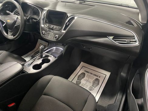 Used 2020 Chevrolet Malibu LT image 3