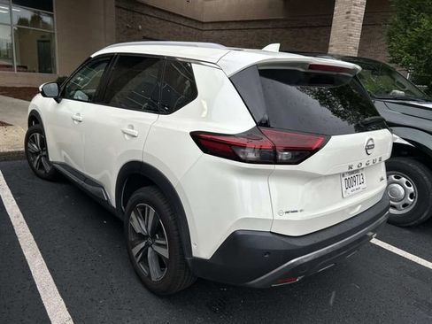 Used 2023 Nissan Rogue SL w/ SL Premium Package FWD image 2