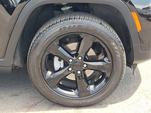 Certified 2025 Jeep Grand Cherokee Altitude AWD/4WD image 8
