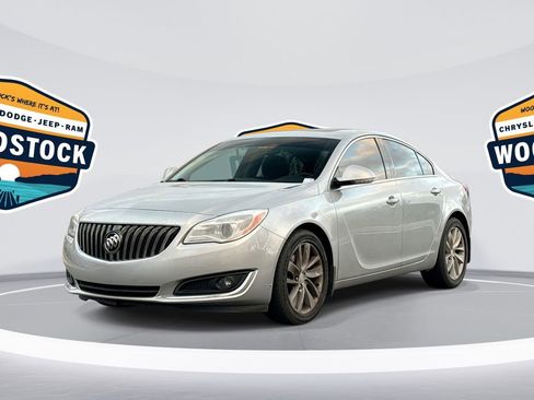 Used 2015 Buick Regal image 1