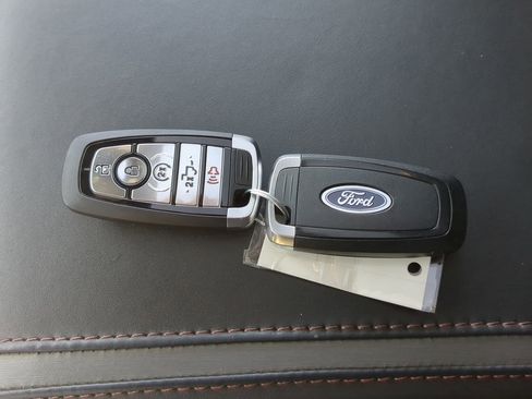 Used 2022 Ford F350 Platinum image 28