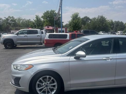 Used 2019 Ford Fusion SE FWD image 17
