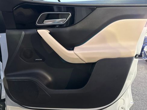 Used 2020 Jaguar F-PACE Premium image 36