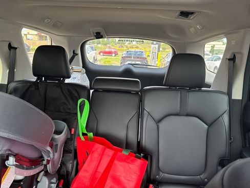 Used 2025 Honda Pilot Touring image 17