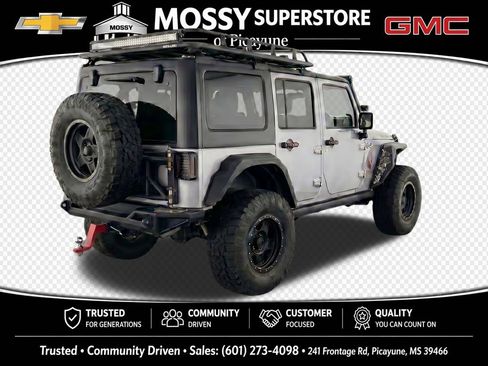 Used 2015 Jeep Wrangler Unlimited Rubicon w/ Connectivity Group AWD/4WD image 4