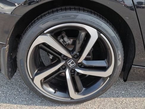 Used 2018 Honda Accord Sport image 11