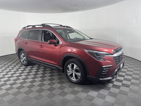 Used 2023 Subaru Ascent Premium w/ Convenience Package image 2