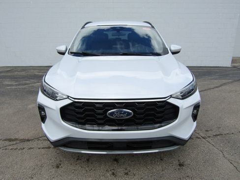 Used 2025 Ford Escape ST-Line Select AWD/4WD image 3