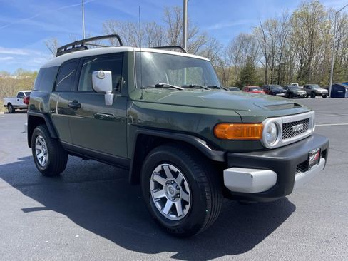 Used 2014 Toyota FJ Cruiser 2WD w/ Convenience Package image 5