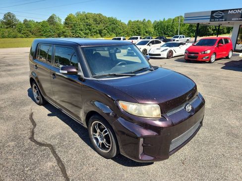 Used 2011 Scion xB FWD image 2