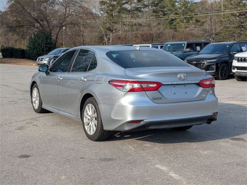 Used 2019 Toyota Camry LE image 4