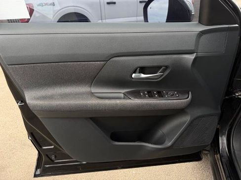 Certified 2025 Nissan Kicks SV FWD image 17
