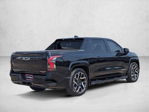 Used 2024 Chevrolet Silverado EV RST AWD/4WD image 2